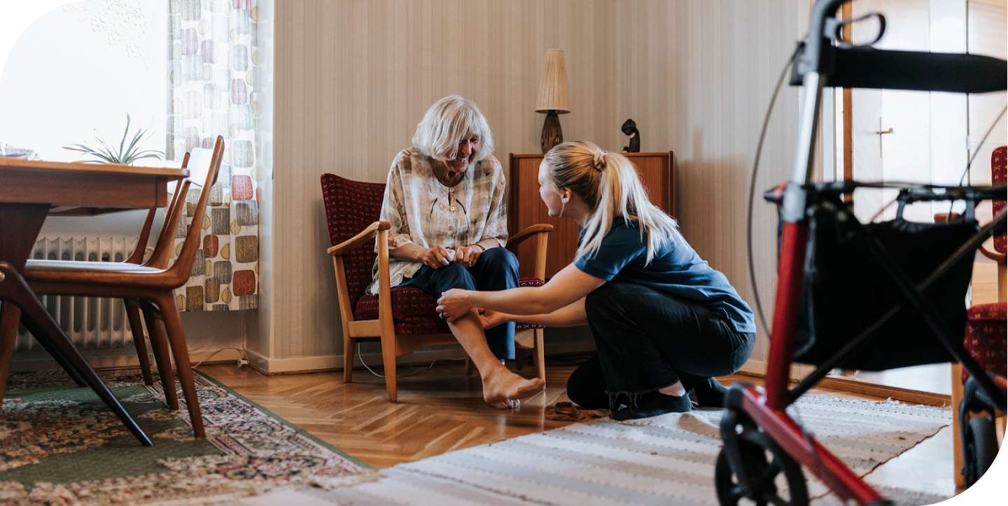 kliniker ger patient behandling för venost bensar